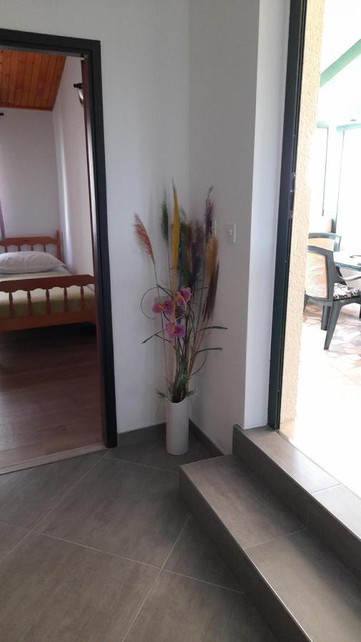 Dolac Apartment *