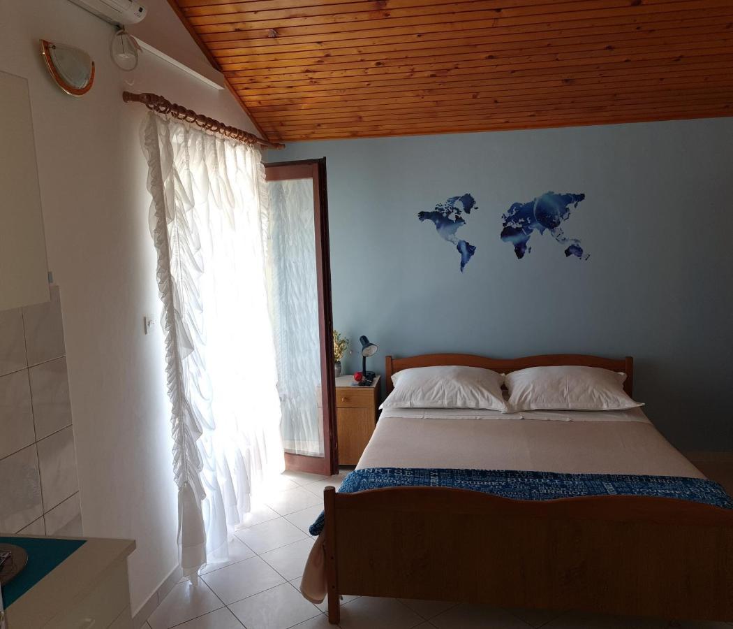 Dolac Apartment *